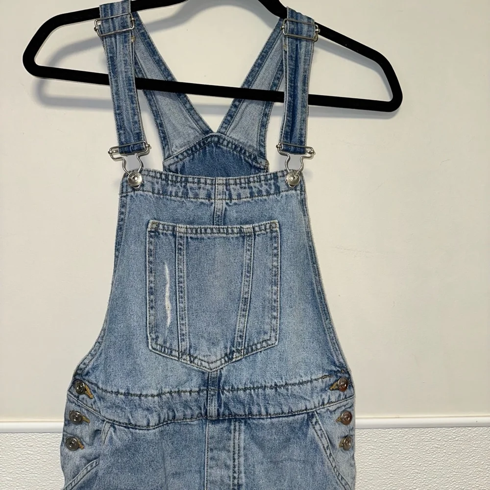 Women's Divided H&M Denim distressed Light Wash Overalls Size 4 Blue - Picture 4 of 11